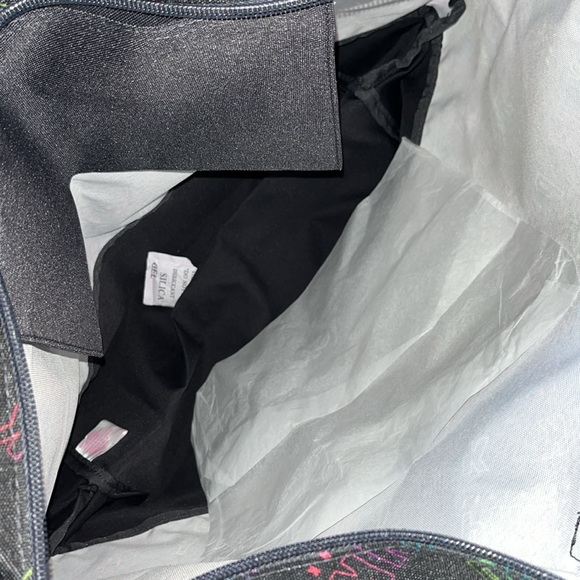 NWT! VICTORIAS SECRET EXTRA LARGE BAG! Beach/overnight/travel bag - Picture 4 of 5